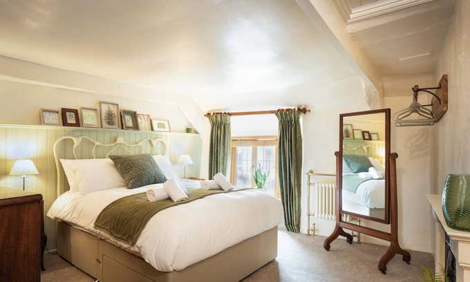 Uffculme Cabaña | Chapel Cottage - a traditional cottage sleeping 2 guests