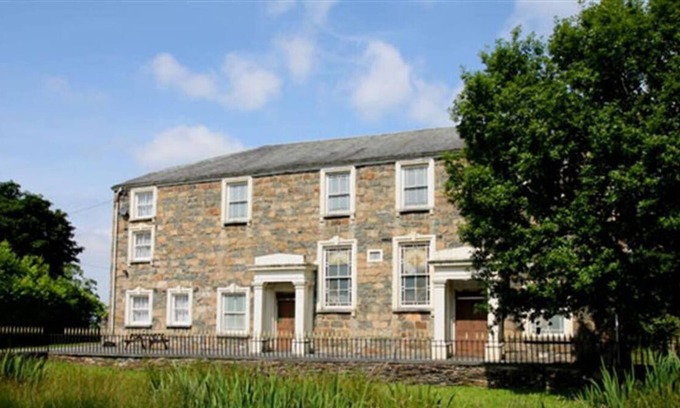 Ffestiniog Casa | Esta propiedad victoriana, contigua a lo que fue la capilla local, conserva muchas de sus hazañas originales.