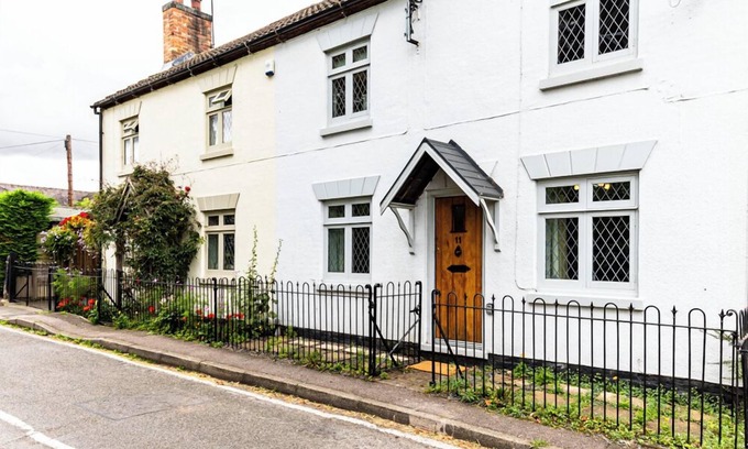 Coton in the Elms Casa | Chapel Street Cottage, Sleeps 6