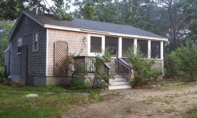 Edgartown Cabaña | ESCAPADA Chappy "Butterfly Cottage" Cozy 2 Bedroom on Chappaquiddick