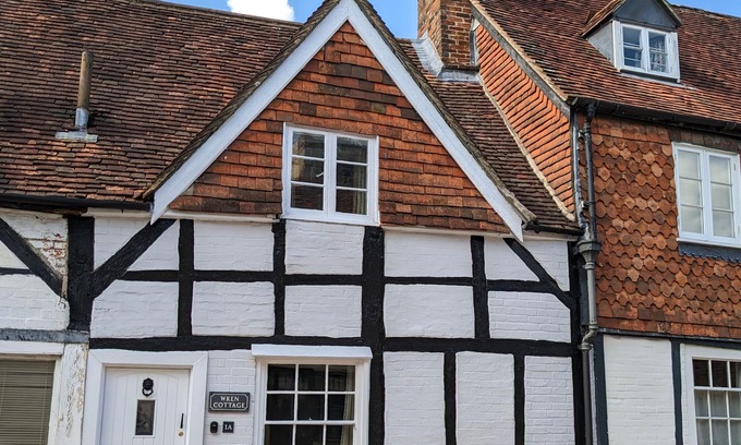 Marlborough Cabaña | Character 400 yr old 1 bed Cottage in Heart of Marlborough With big Personality!