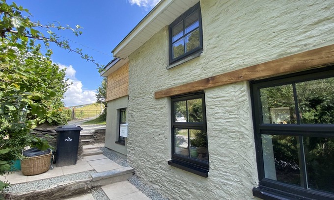 Machynlleth Cabaña | Character chapel conversion, perfect for families and nature lovers.