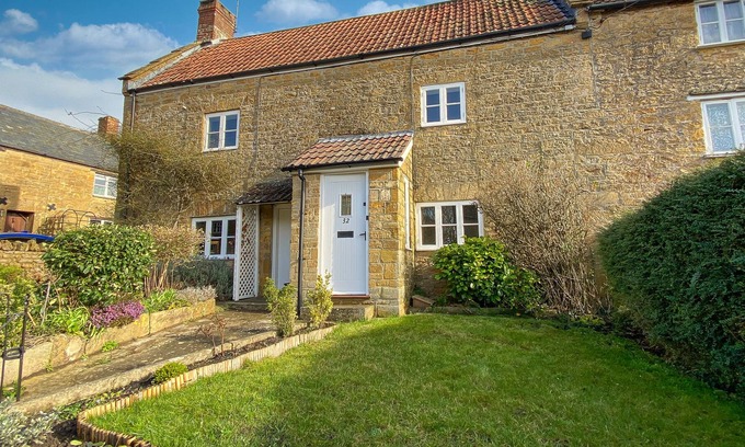 Brympton Cabaña | Character Cottage in Conservation Area