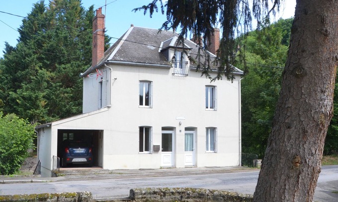 Chambon-sur-Voueize Casa | Character house in a romantic setting "At the water's'edge