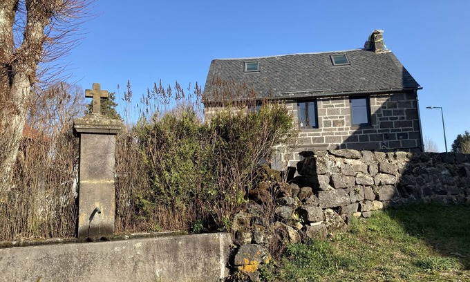 Mazaye Casa | Character house in the heart of the Puys chain