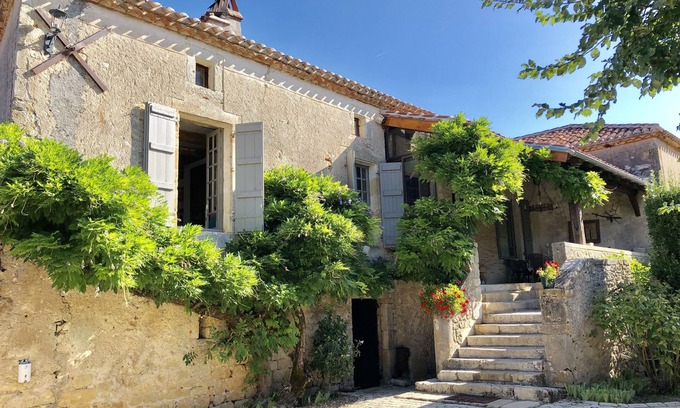 Vire-sur-Lot Casa | Piedra Mucho carácter con piscina.