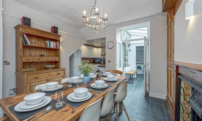 Dolgellau Casa | Character Townhouse in Town Centre & Superb Views
