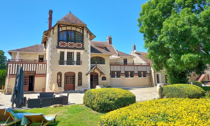 Varaville Casa | Characteristic manor house in the heart of the Haras for 18 people
