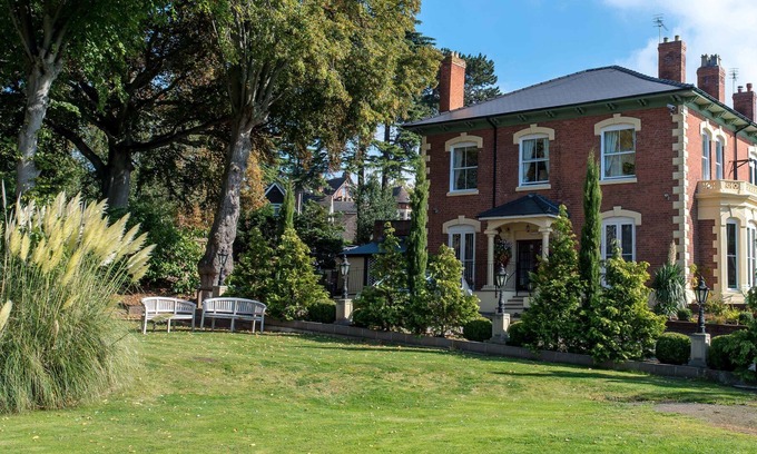 Hereford Casa | Charades Guest House