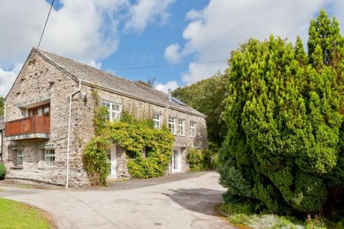 Penny Bridge Casa | Charcoal House