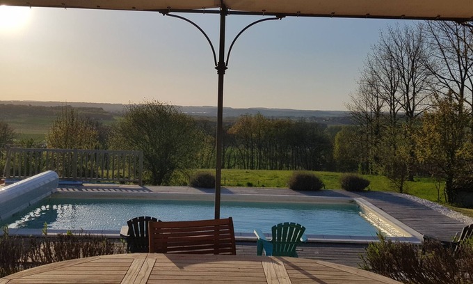 Bors de Montmoreau Casa | Charente idyllic setting, very quiet, heated swimming pool, sleeps 8