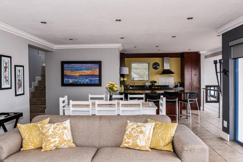 Paradise Beach Casa | Charis to Theo - Relax in Style at this 3-Bedroomed Langebaan Holiday House