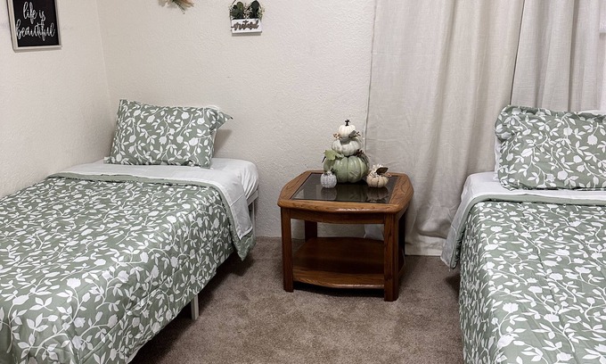 Hydro Casa | Charl & Jami’s 2nd Marais Rental- cozy for family and our worker crews!