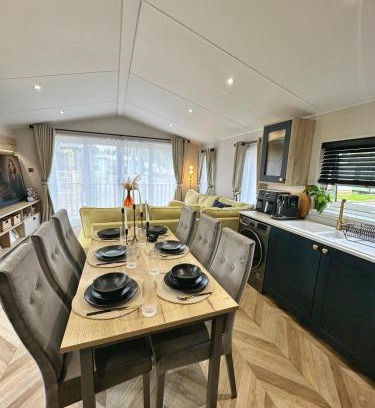 Wesham Otro | Charles Alexander Short Stay - The Little Lytham Lodge