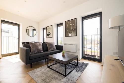 Staines Apartamento | Charles Hope Staines Riverside