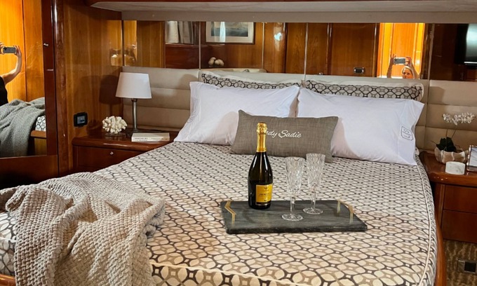 Charleston Alquiler De Eote | Charleston’s best private luxury accommodation: welcome aboard Lady Sadie.