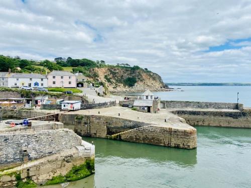 Charlestown Casa | Charlestown Cottage Harbour & Beach short walk!