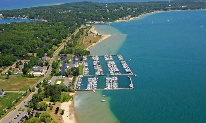 Charlevoix Alquiler De Eote | Charlevoix Boat Slip in Premium Location with fantastic views