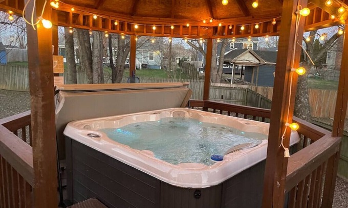 Charlotte Casa | Charlotte Escape with hot tub