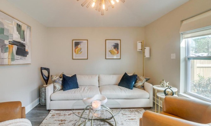 Charlotte Casa | Charlotte Gem with Deck and Community Amenities
