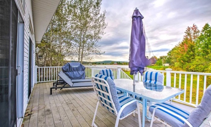 Union Dale Casa | Charm by the Lake! Elk Mountain Lake house & Ski lodge.