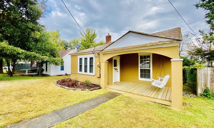 Mena Casa | Charm, Comfort and Style, walk to downtown Mena, AR