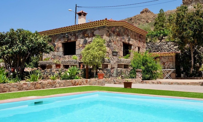 San Bartolome de Tirajana Cabaña | Casa Rural Las Colmenas: Tranquilidad y espléndidas vistas en Cercado