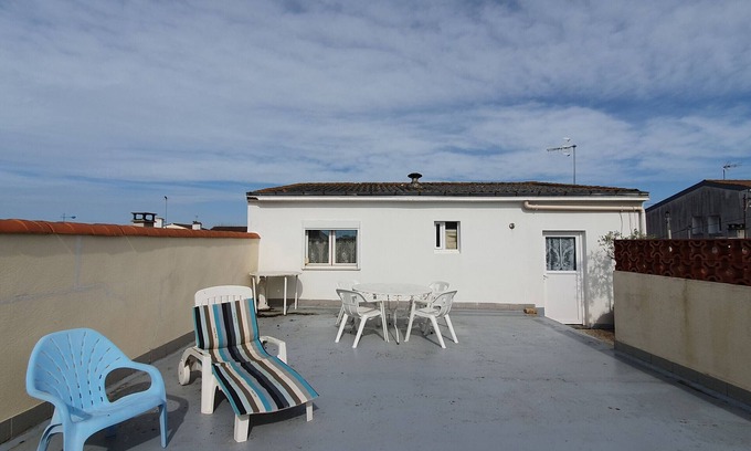 LʼAiguillon-sur-Mer Casa | Acogedor apartamento con terraza, cerca de la playa y comercios