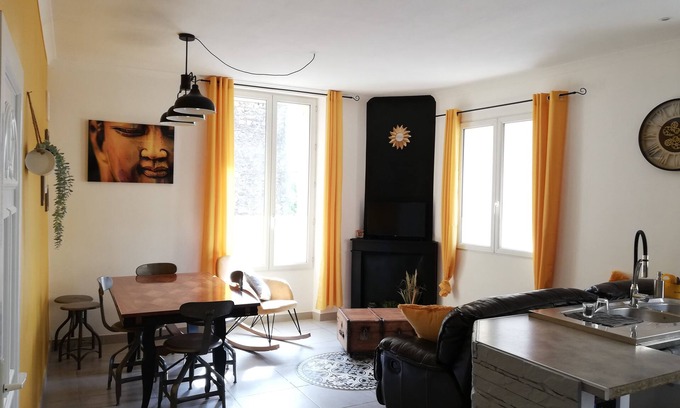 Saint-Julien-de-Cassagnas Casa | Charmante Maison Avec Cour Proche Thermes et Lieux Touristiques