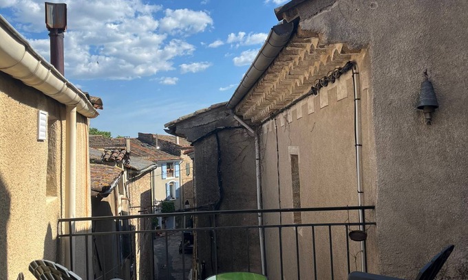 Saint-Saturnin-de-Lucian Casa | Charming Townhouse with Terrace
