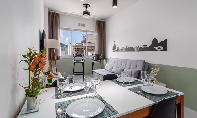 Zona Sul Apartamento | Charm in Botafogo Well Decorated Sct1202