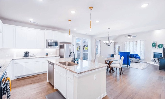 Aubrey Casa | Charm in Little Elm 4-BR, 3 Baths, Easy Vibes