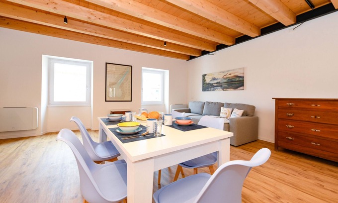 Assenza Apartamento | Charm Lakefront Apartment Panorama MGH