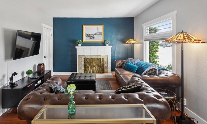 Northside Casa | Charm & Modern 1920s Craftsman Vintage Comfort