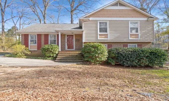 SouthPark Casa | Charm of Southpark - 4 Beds & Backyard