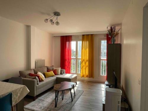 Les Hautes Noues Apartamento | Charmand pied-à-terre between Paris and Disneyland