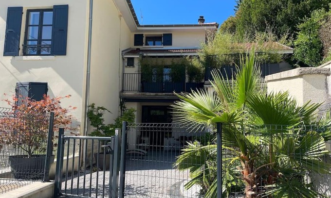 Bourgoin-Jallieu Apartamento | Charmant appartement en pierres
