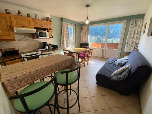La Chapelle-d'Abondance Apartamento | Charmant appartement au centre du village avec balcon et parking - FR-1-692-104
