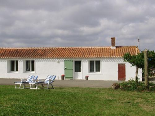 Vaire Casa | Charmant Gîte Rénové avec Jardin Privé, Cheminée et WiFi à Vairé, Vendée - FR-1-426-411