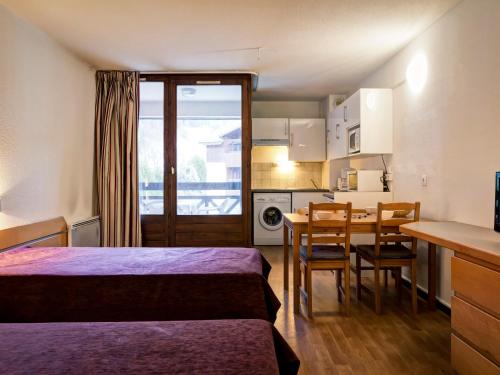 Brides-les-Bains Apartamento | Charmant studio avec balcon, WiFi et parking - 4 couchages - Brides-les-Bains - FR-1-512-59