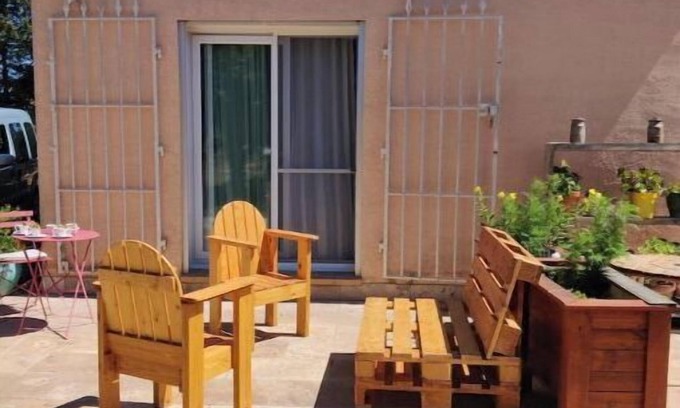 Arles Apartamento | Charmant Studio Avec Jardin à la Campagne