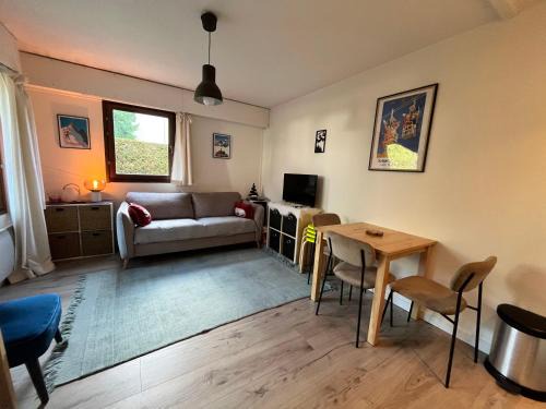 Samoens Apartamento | Charmant studio, proche centre et ski-bus, avec jardin et WIFI – idéal pour 4 personnes - FR-1-624-56