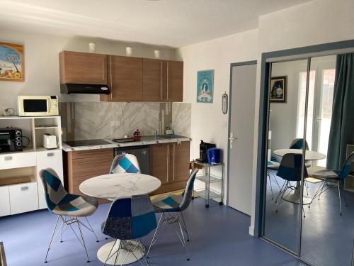 Bielle Apartamento | Charmant T2 au pied des montagnes avec balcon et piscine