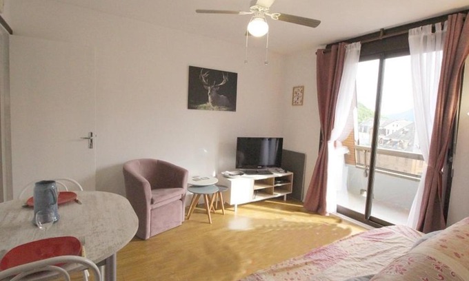Bagneres-de-Luchon Apartamento | Charmant T2 avec balcon, parking privé, au pied du télécabine - Bagnères-de-Luchon - FR-1-313-198