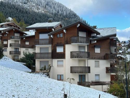 Chatel Apartamento | Charmant T2 pour 5 pers. avec terrasse, parking privé et proximité centre-village et navettes. - FR-1-676-120