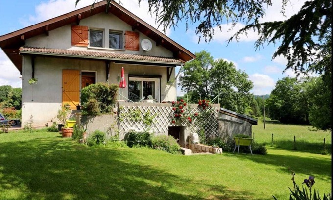 Minzier Casa | Charmante Maison Avec Grand Jardin, à 20 min de Geneve