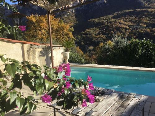 Pont du Loup Apartamento | Charmante maison avec piscine