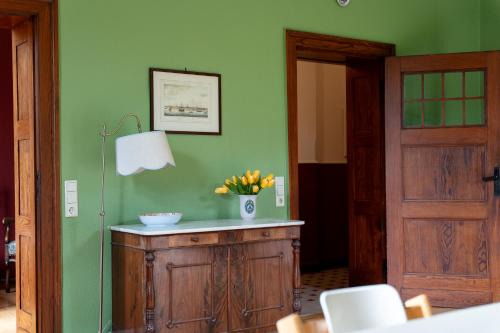 Arenberg Apartamento | Charmante Wohnung im historischen Forsthaus Elisenhof nahe Koblenz