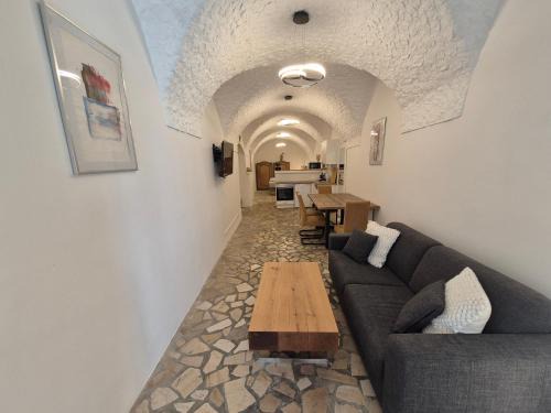 Laufen Apartamento | Charmantes Brauerei-Altstadtgewölbe