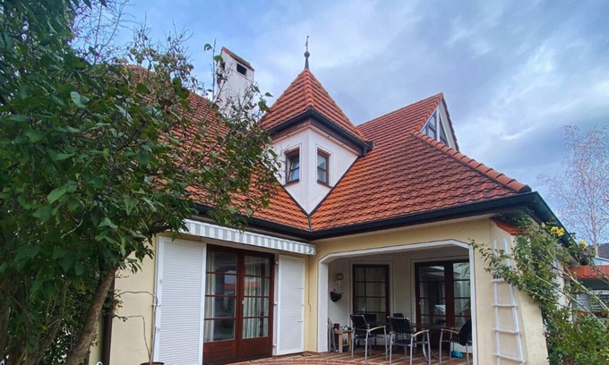 Neu-Ulm Casa | Charmantes Wohnhaus mit Garten. Familienfreundlich